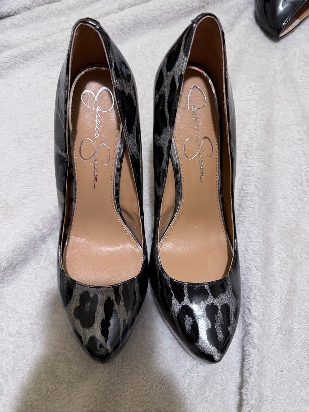 Jessica Simpson Black & Silver Leopard-Print Pointed Pumps